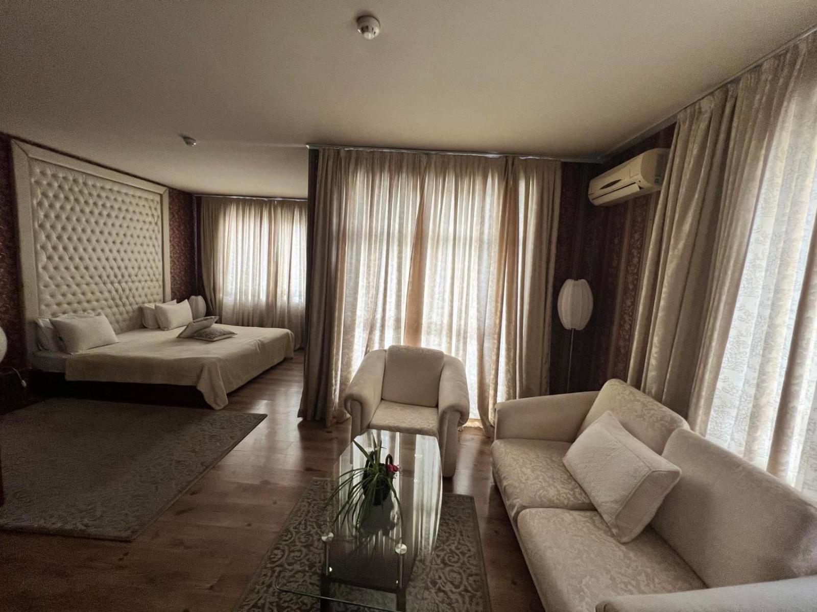 Hotel Bats Petrich  Extérieur photo